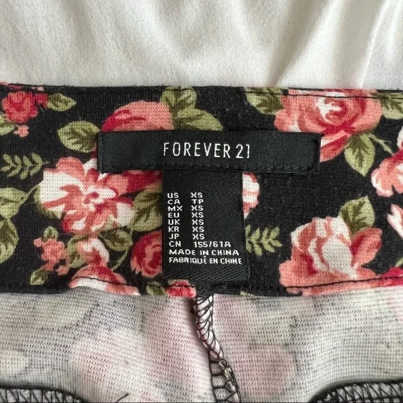 Forever 21 Black Floral Print High Waist Knit Micro Shorts Size XS Festival - Picture 3 of 3
